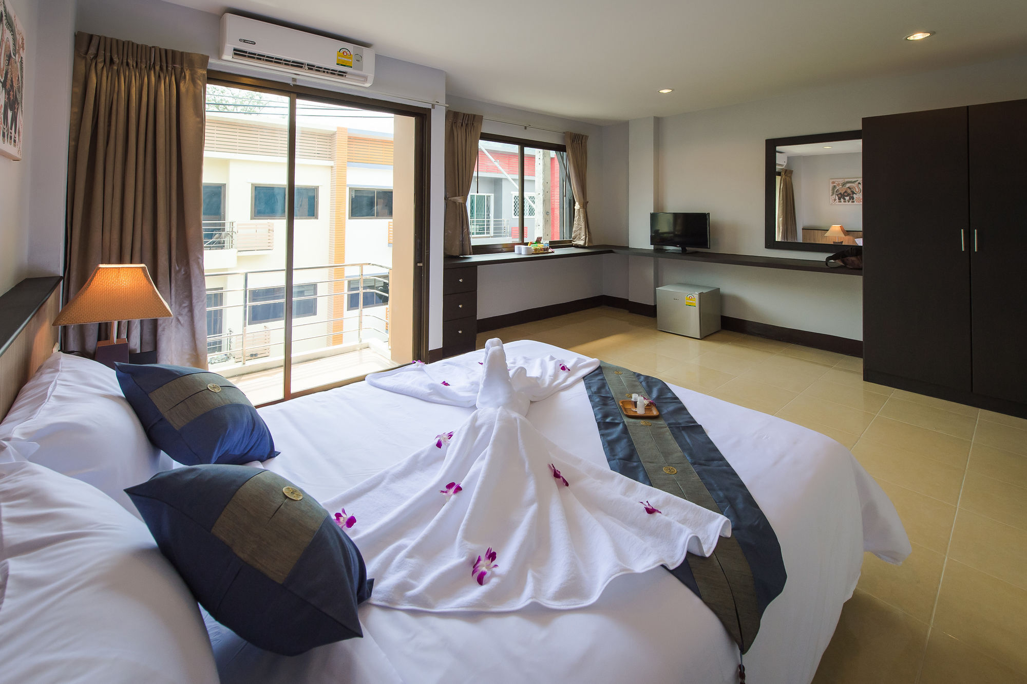 เดอะ เอสอาร์ เรสซิเด้นท์ Hotel Patong ภายนอก รูปภาพ