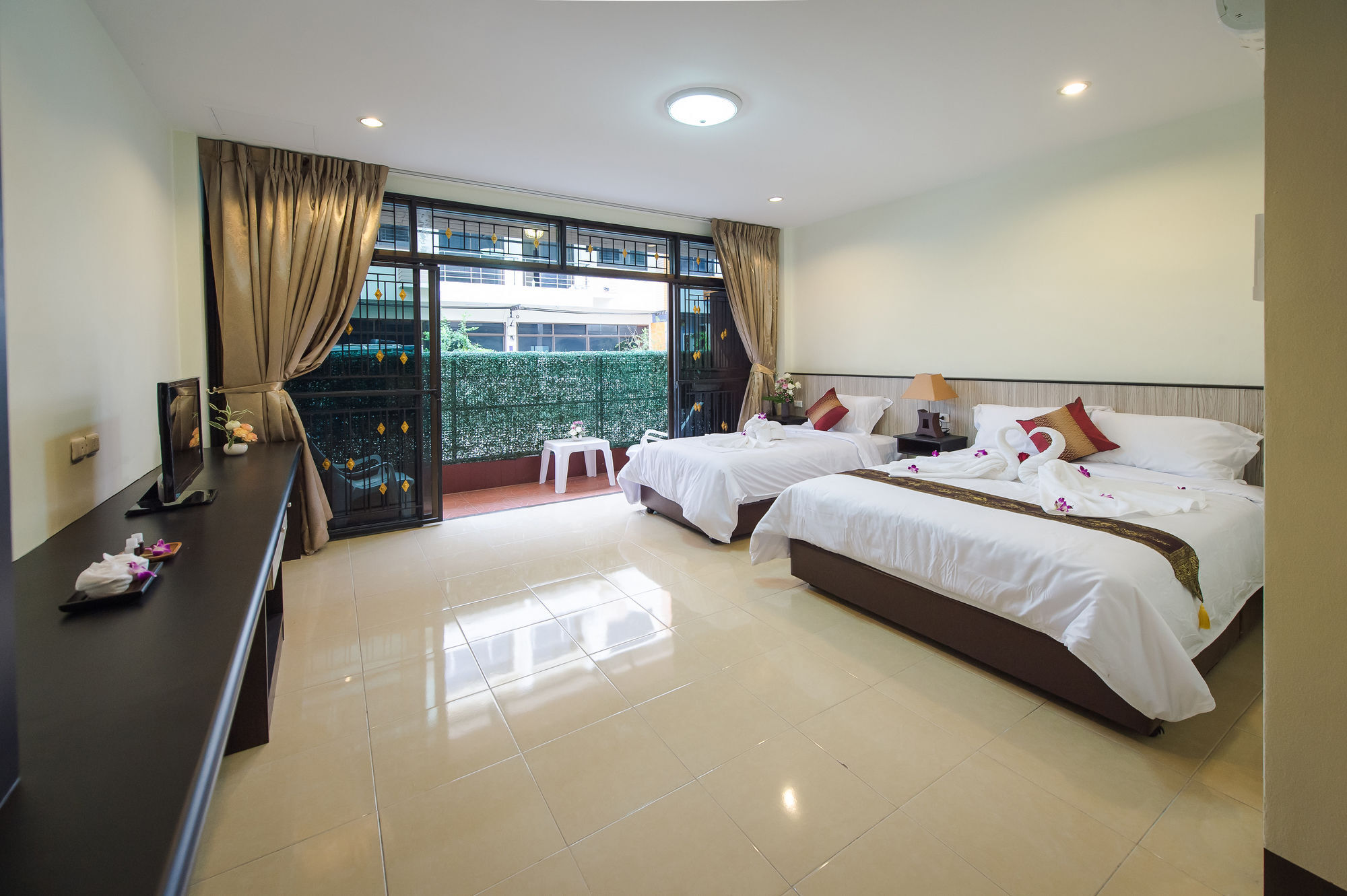 เดอะ เอสอาร์ เรสซิเด้นท์ Hotel Patong ภายนอก รูปภาพ