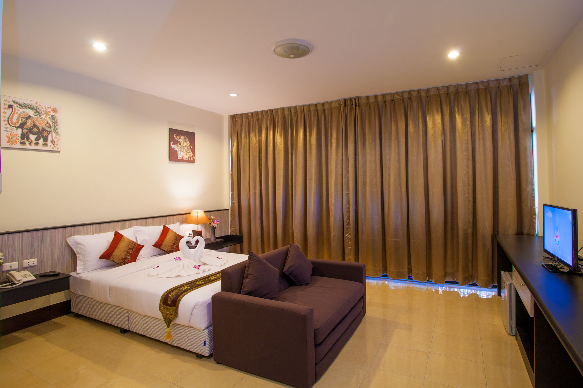 เดอะ เอสอาร์ เรสซิเด้นท์ Hotel Patong ภายนอก รูปภาพ